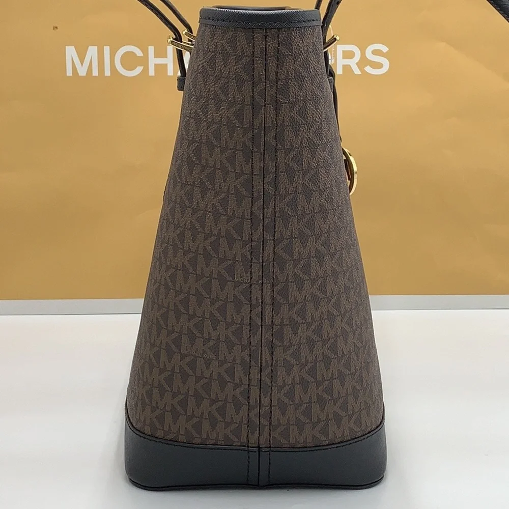 MICHAEL KORS OUTLET
Jet Set Travel Large Logo Tote Bag - Picture 5 of 14